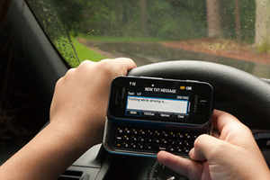 Transportation secretary encouraging feds to pressure states to crack down on distracted driving 1