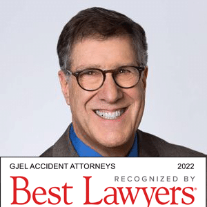 El abogado Andy Gillin con el premio Best Lawyers 2022