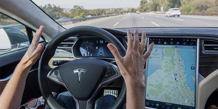 (Fuente: Tesla Autopilot 2016, Youtube)