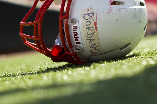 Las lesiones craneales en los institutos se atribuyen a las normas de seguridad de los cascos de fútbol americano 1