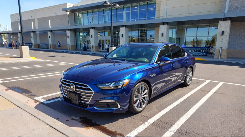 Juris digital un coche en el aparcamiento de un centro comercial 4dc6f01c 3632 4c0e b23c 08d89b3ffe02