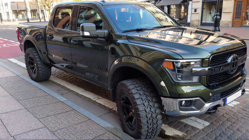 Juris digital a pick up truck on a pedestrian lane 953d6474 217a 427e ade1 c03694898025