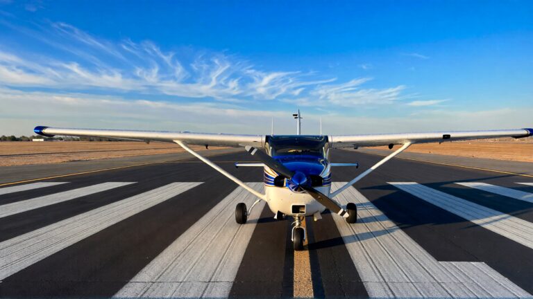 Juris Digital una avioneta en la pista 71019ca3 fa68 45af be95 fc25ec5104fc
