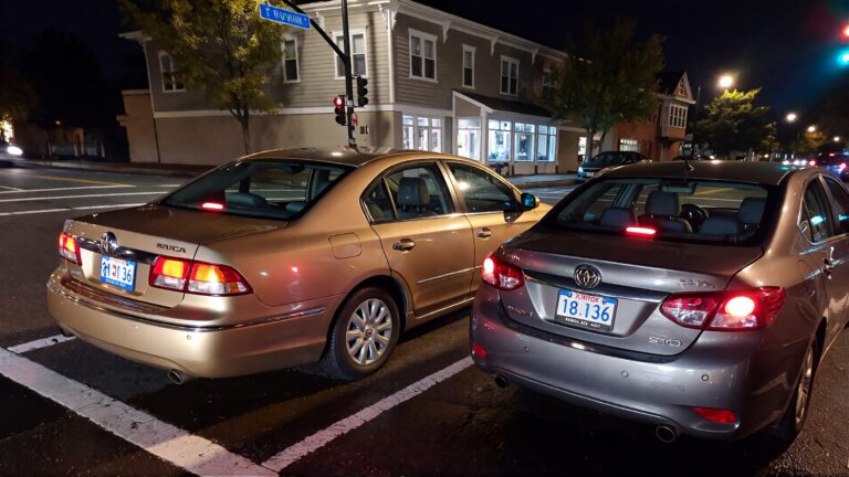 Juris Digital Un sed&aacute;n Buick color canela de 2002 y un sed&aacute;n Toyota gris de 2016 en la calle 8b71038b b618 40ae bc78 b21ce806f178