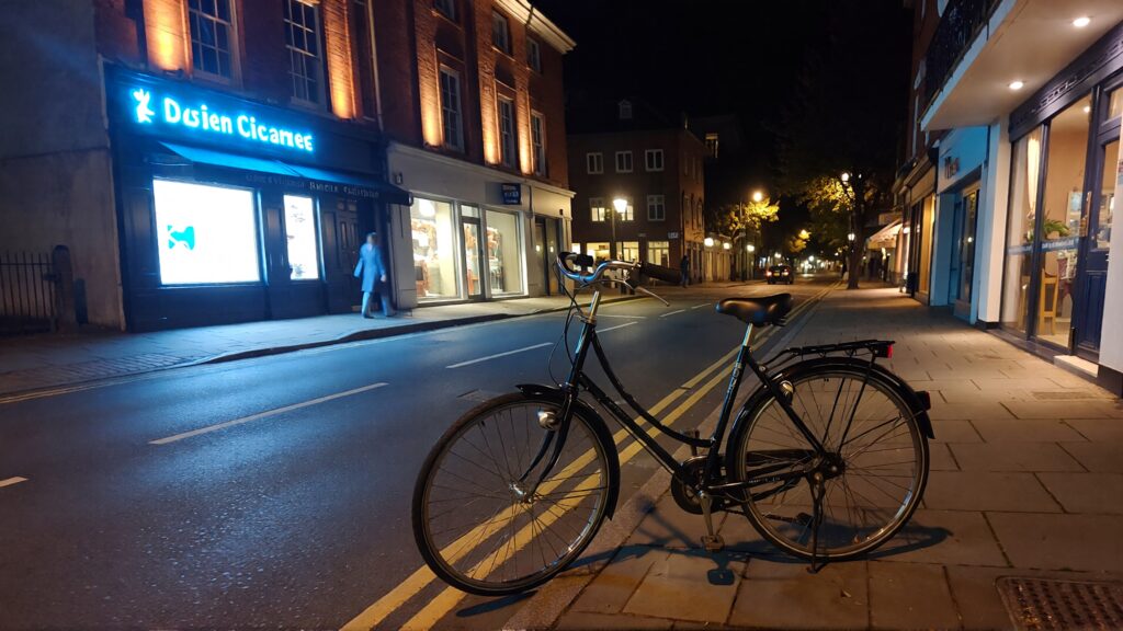 Juris digital a bicycle on the boulevard at night 72e3bdcf ee80 49c5 928b 7335ef82a13e